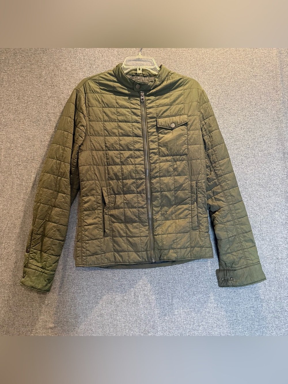 Zara Men's Quilted Puffer Jacket in Olive